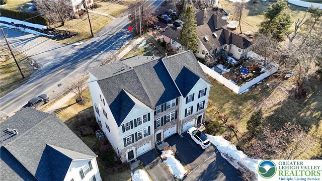 1632 Oakridge Lane, Hellertown Boro, PA 18055