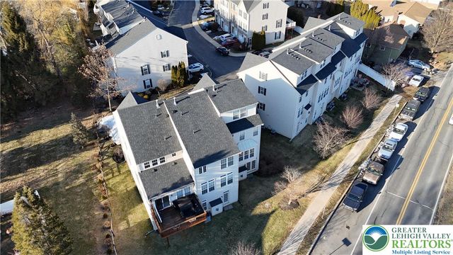 1632 Oakridge Lane, Hellertown Boro, PA 18055