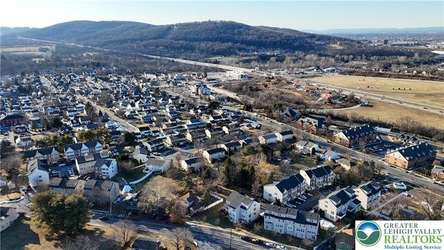 1632 Oakridge Lane, Hellertown Boro, PA 18055