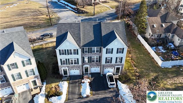 1632 Oakridge Lane, Hellertown Boro, PA 18055