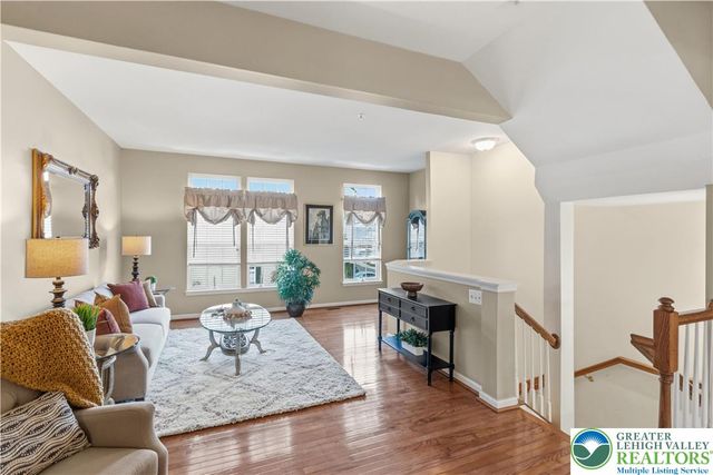 1632 Oakridge Lane, Hellertown Boro, PA 18055