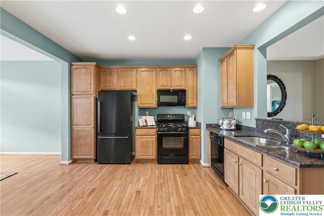 1632 Oakridge Lane, Hellertown Boro, PA 18055