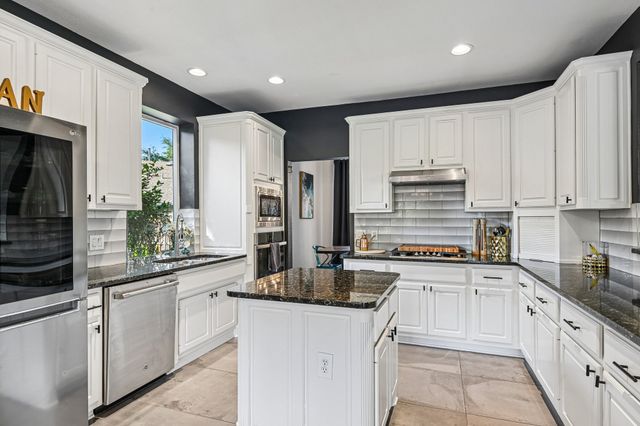 2204 Wembley Wood Lane, Bedford, TX 76022