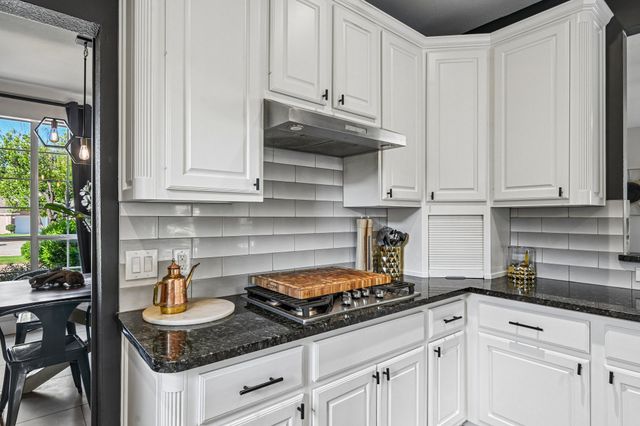 2204 Wembley Wood Lane, Bedford, TX 76022