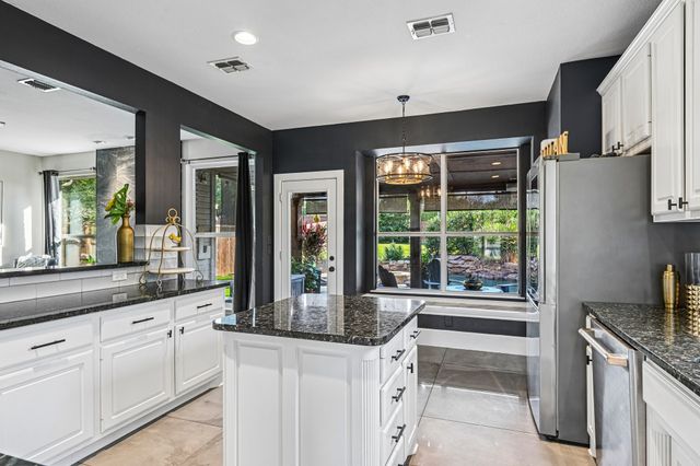 2204 Wembley Wood Lane, Bedford, TX 76022