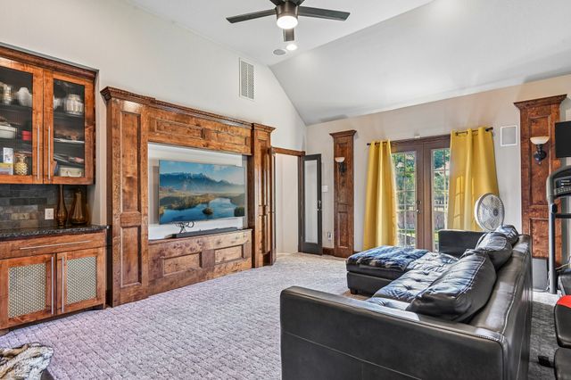 2204 Wembley Wood Lane, Bedford, TX 76022