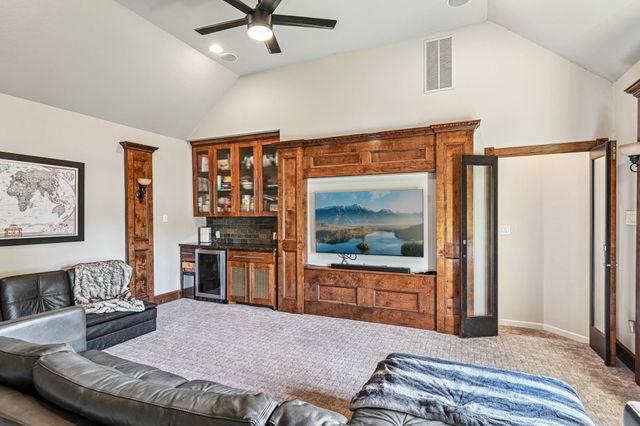 2204 Wembley Wood Lane, Bedford, TX 76022