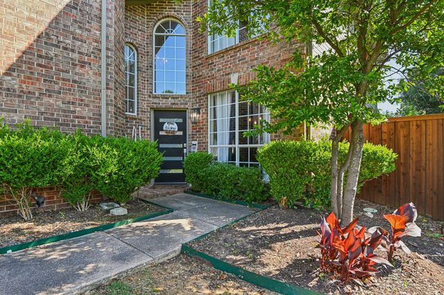 2204 Wembley Wood Lane, Bedford, TX 76022