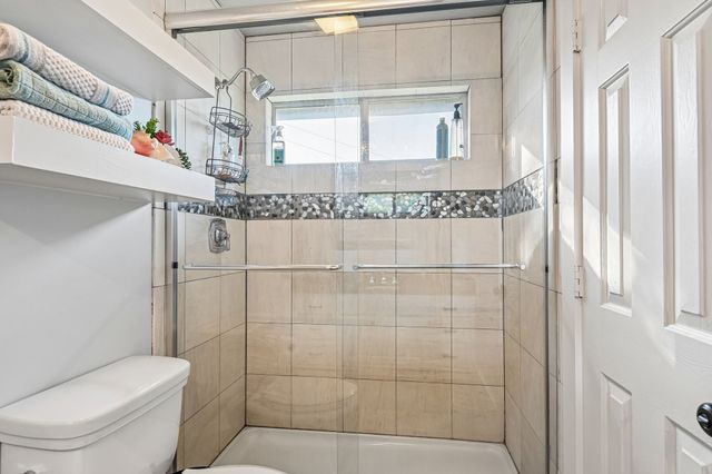 2204 Wembley Wood Lane, Bedford, TX 76022