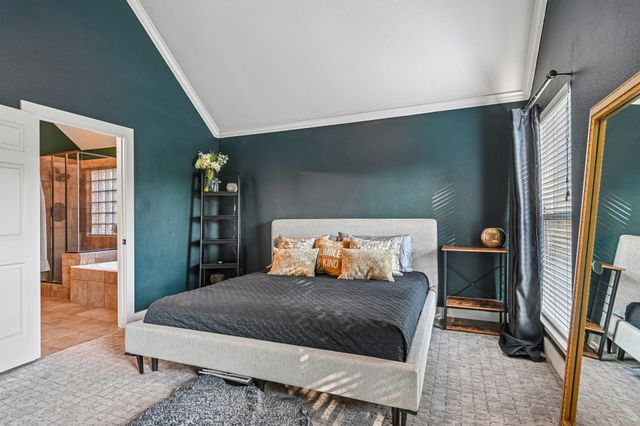 2204 Wembley Wood Lane, Bedford, TX 76022