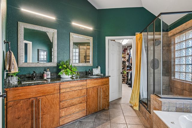 2204 Wembley Wood Lane, Bedford, TX 76022