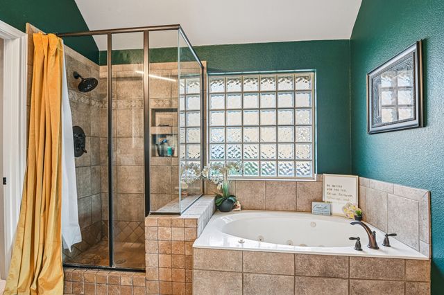 2204 Wembley Wood Lane, Bedford, TX 76022