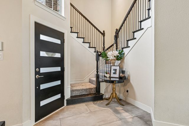 2204 Wembley Wood Lane, Bedford, TX 76022