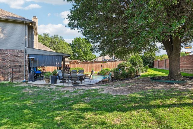 2204 Wembley Wood Lane, Bedford, TX 76022