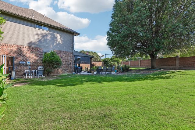 2204 Wembley Wood Lane, Bedford, TX 76022