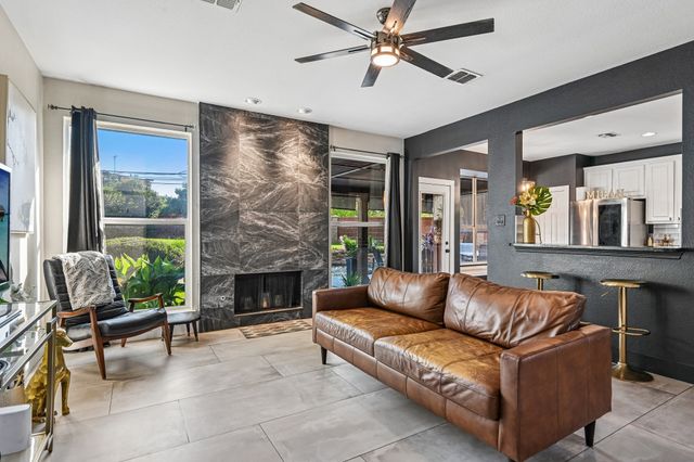 2204 Wembley Wood Lane, Bedford, TX 76022