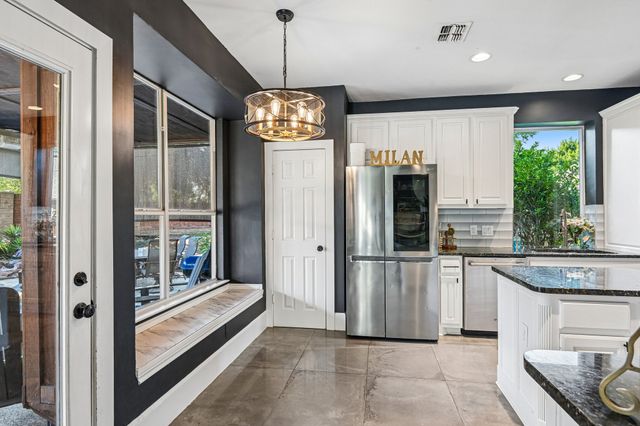 2204 Wembley Wood Lane, Bedford, TX 76022