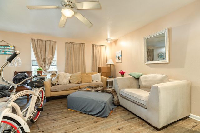 5301 Avenue R 1/2, Galveston, TX 77551