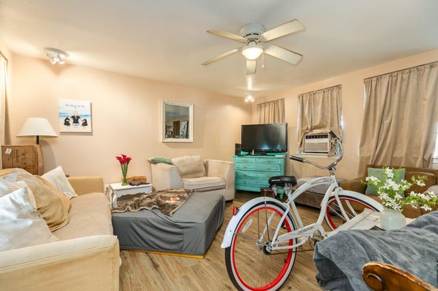 5301 Avenue R 1/2, Galveston, TX 77551