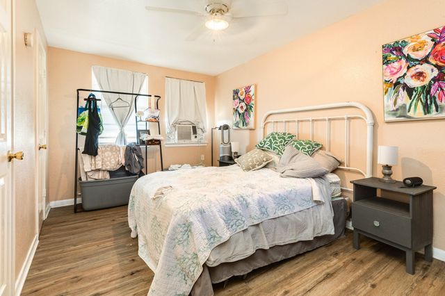 5301 Avenue R 1/2, Galveston, TX 77551