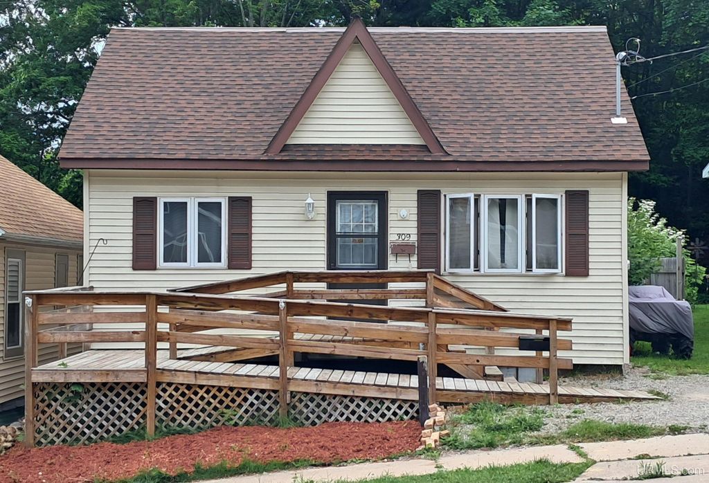 309 Fir Street, Munising, MI 49862