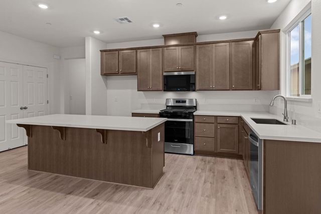 10422 Twitty Rd, Stockton, CA 95212