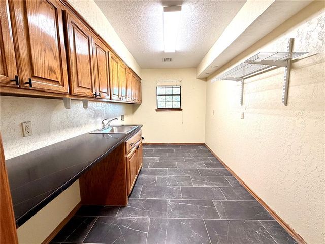 13440 Hedy Avenue, Newalla, OK 74857