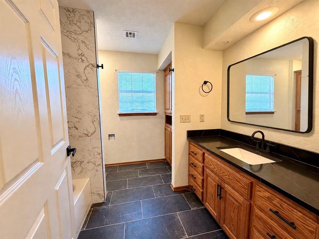 13440 Hedy Avenue, Newalla, OK 74857