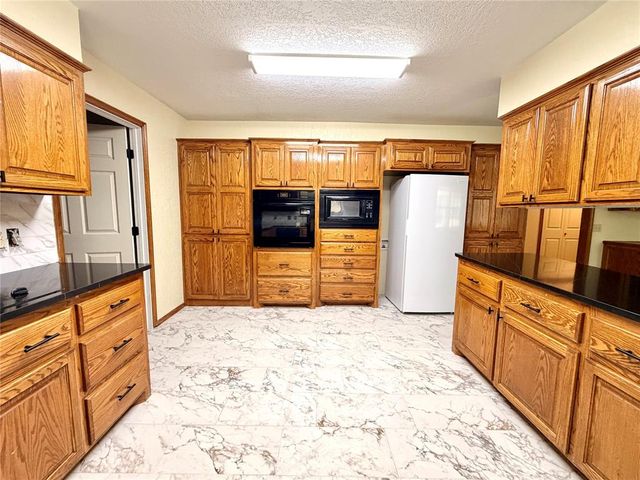 13440 Hedy Avenue, Newalla, OK 74857