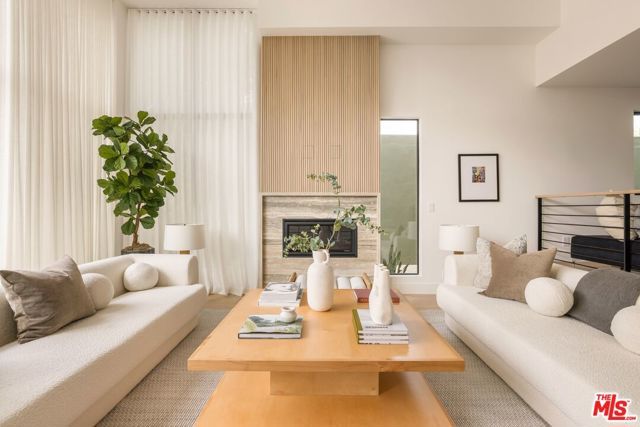 922 West Knoll Drive, West Hollywood, CA 90069