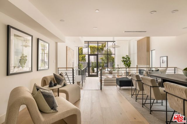 922 West Knoll Drive, West Hollywood, CA 90069