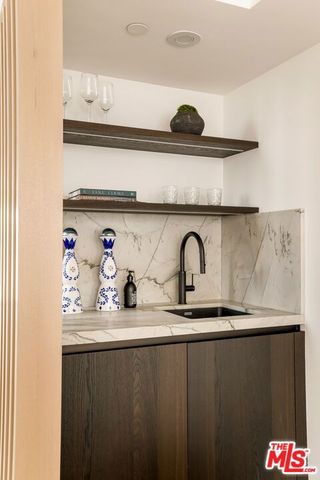 922 West Knoll Drive, West Hollywood, CA 90069