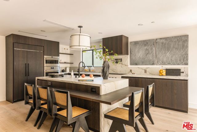 922 West Knoll Drive, West Hollywood, CA 90069