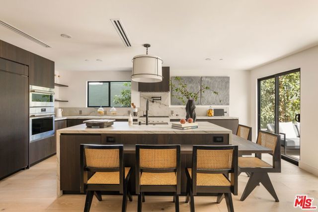 922 West Knoll Drive, West Hollywood, CA 90069