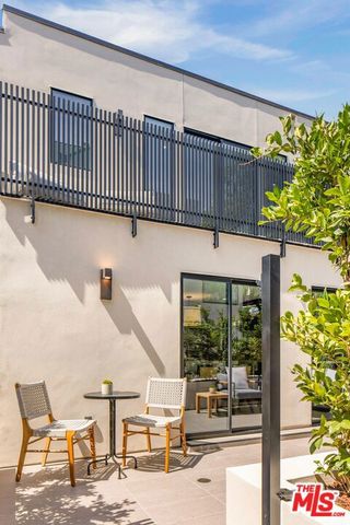 922 West Knoll Drive, West Hollywood, CA 90069