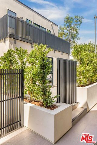 922 West Knoll Drive, West Hollywood, CA 90069