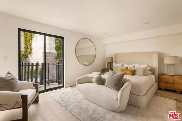 922 West Knoll Drive, West Hollywood, CA 90069