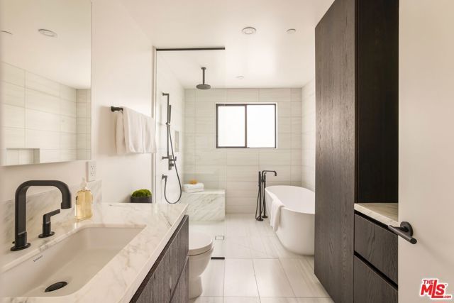 922 West Knoll Drive, West Hollywood, CA 90069