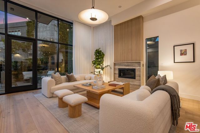 922 West Knoll Drive, West Hollywood, CA 90069