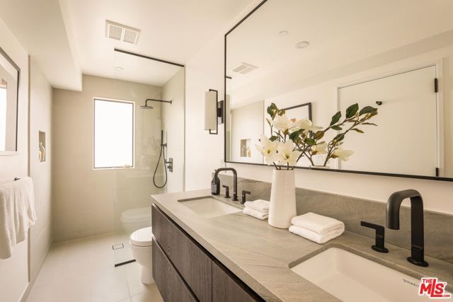 922 West Knoll Drive, West Hollywood, CA 90069