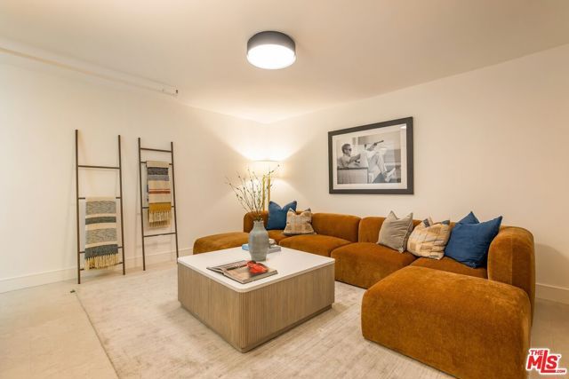 922 West Knoll Drive, West Hollywood, CA 90069