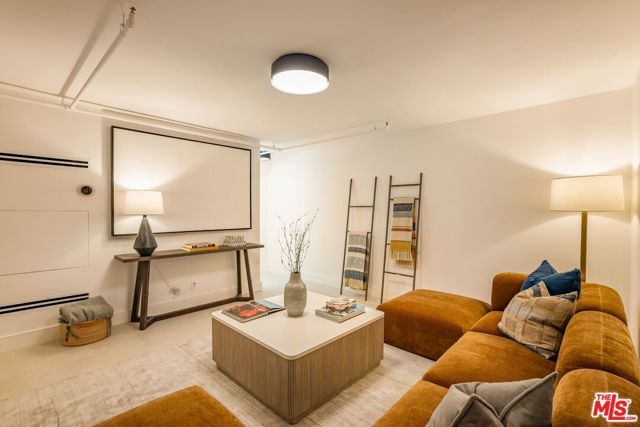 922 West Knoll Drive, West Hollywood, CA 90069