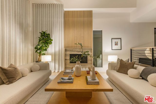 922 West Knoll Drive, West Hollywood, CA 90069