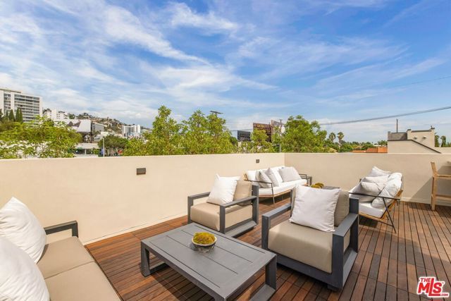 922 West Knoll Drive, West Hollywood, CA 90069