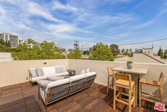 922 West Knoll Drive, West Hollywood, CA 90069