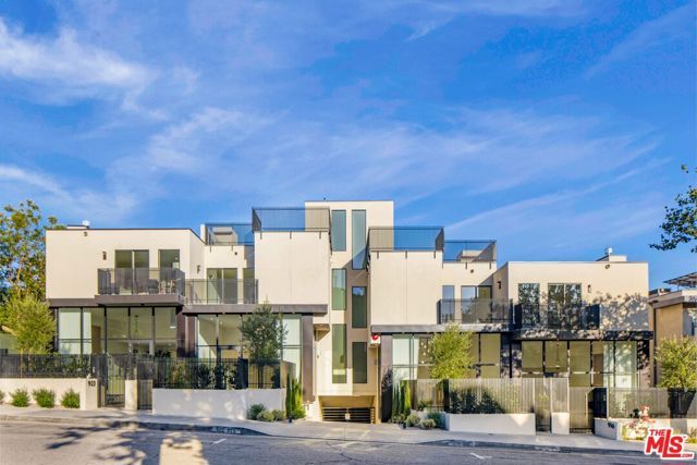 922 West Knoll Drive, West Hollywood, CA 90069