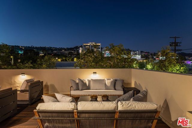 922 West Knoll Drive, West Hollywood, CA 90069
