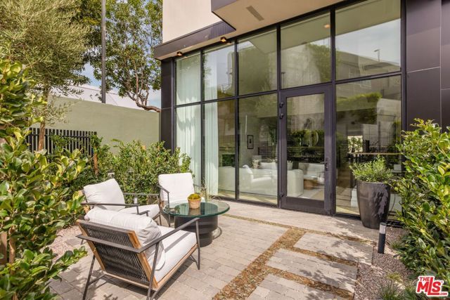 922 West Knoll Drive, West Hollywood, CA 90069