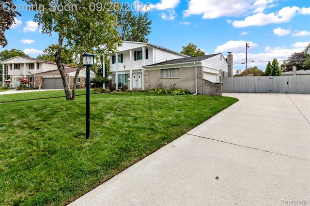 36319 Travis Drive, Sterling Heights, MI 48312