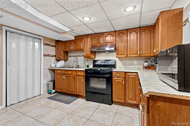36319 Travis Drive, Sterling Heights, MI 48312